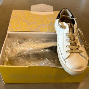 Little girl, golden goose never worn in original box